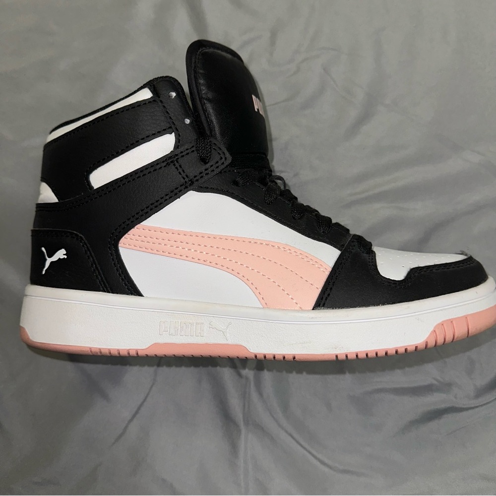 Puma Women's Sneakers - Black, White, and Pink - Picture 2 of 4